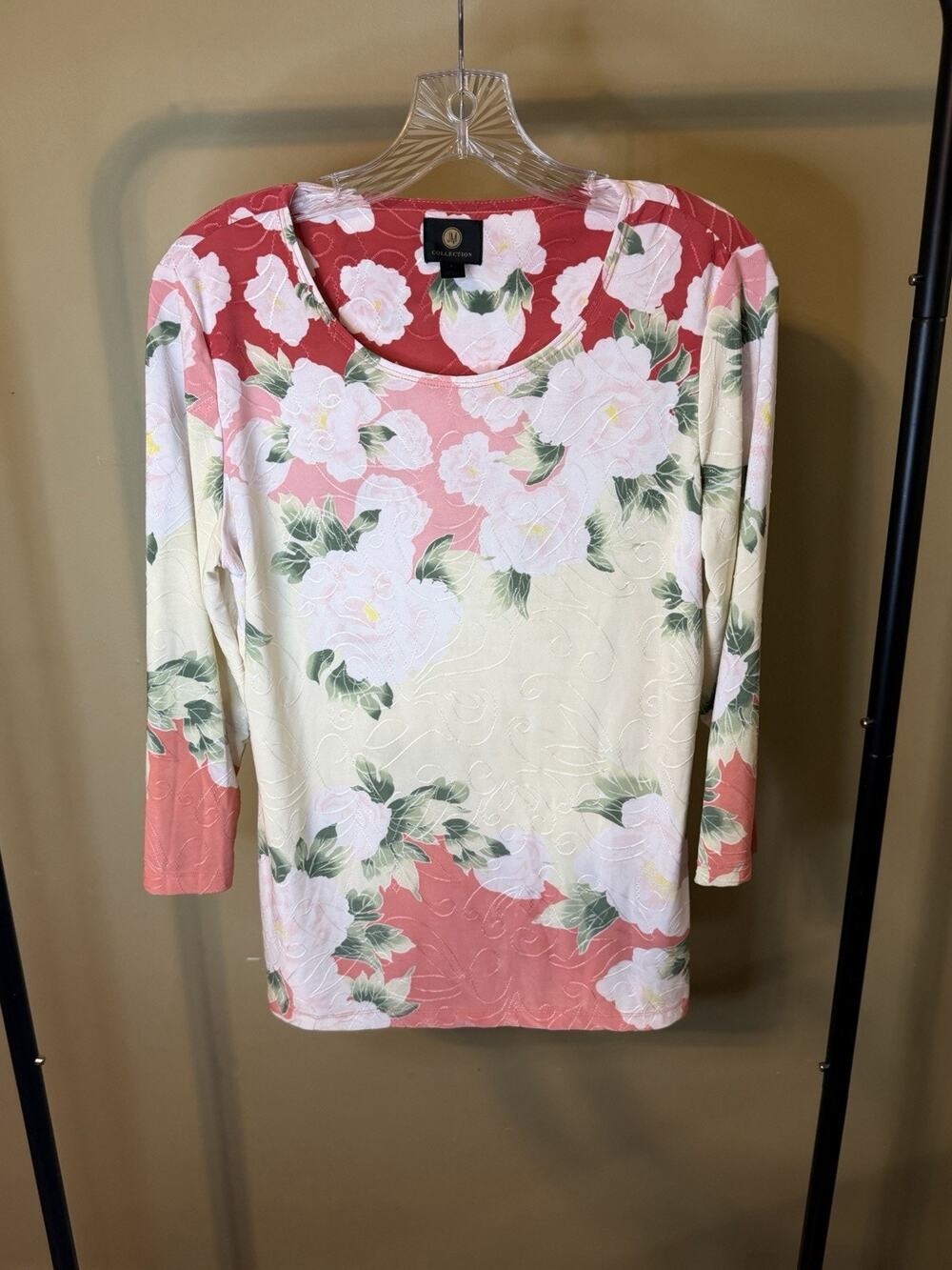 JM Collection Floral Textured Top Size Small